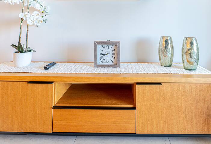 Luxurious Two Bedroom Waterway View 16+Floor gallery image 5