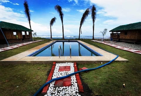 Oceanaire Glamping Resort! Family tent Beach front