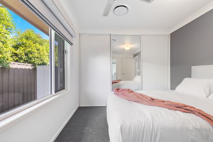 A queen bed in the second bedroom offers plenty of space to stretch out for a refreshing sleep while the mirrored wardrobe allows you to store your belongings
