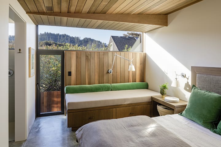 The middle bedroom has a queen size bed plus a twin size day bed and its own en-suite bathroom with shower.
