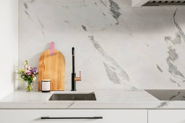 Luxury living in exclusive location gallery image 3