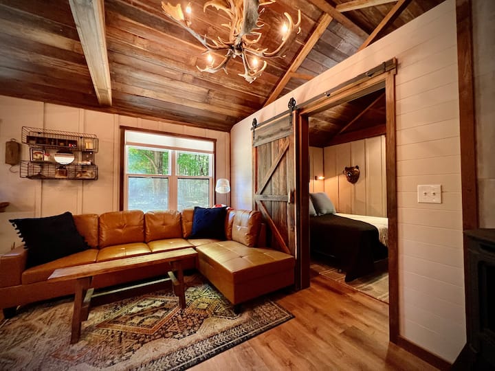 Gorgeous, Vintage, Crystal Mt Tiny Home - トンプソンビル, MI