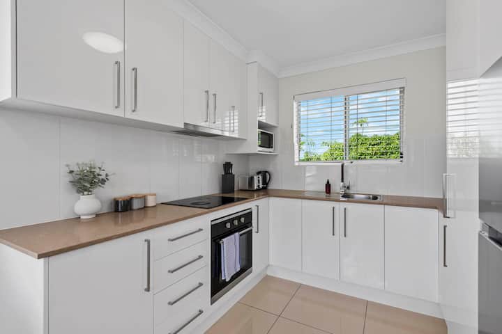 Lovely 3brm Apt Near Gabba W/ Free Parking & Wifi - Brisbane