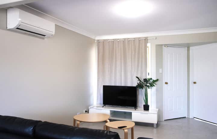 Cozy 3 Bedroom Townhouse In Woodridge - Springwood
