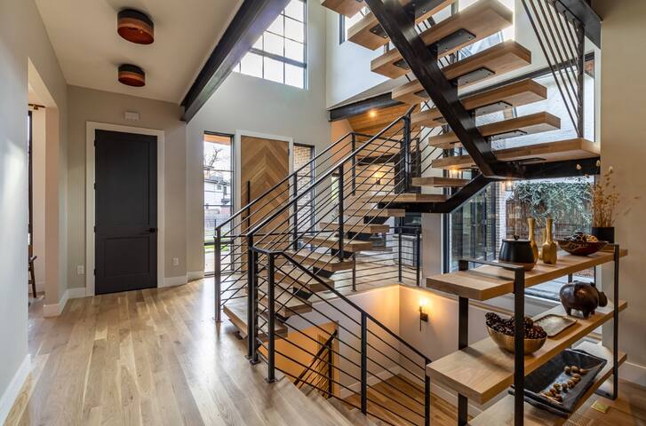 New build house with heated pool! gallery image 5