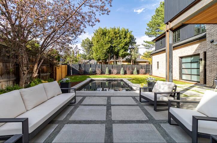 New build house with heated pool! gallery image 2