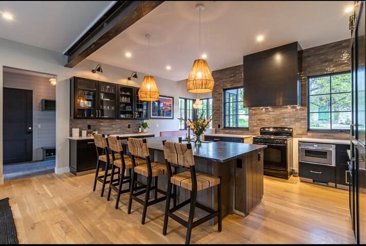 New build house with heated pool! gallery image 3