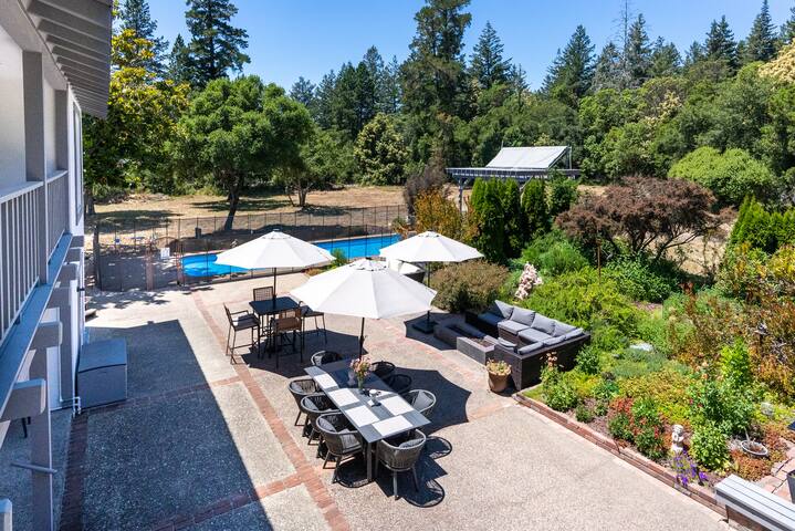 Luxury garden villa w/ hot tub and game room gallery image 2