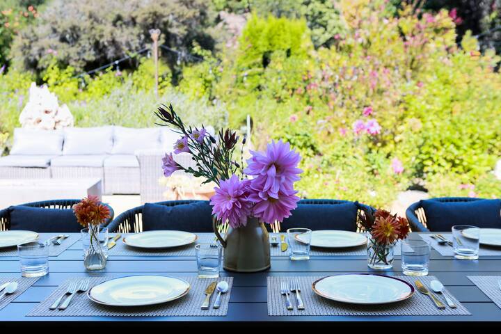 Luxury garden villa w/ hot tub and game room gallery image 3