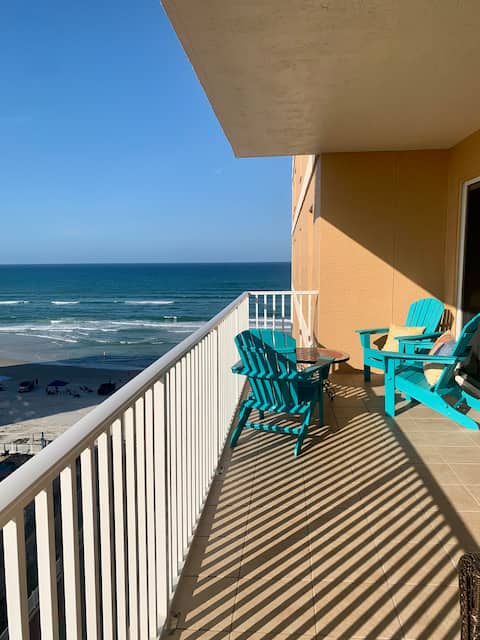 Popular Airbnb listing: Ocean-view condo with direct beach access in Daytona Beach Shores