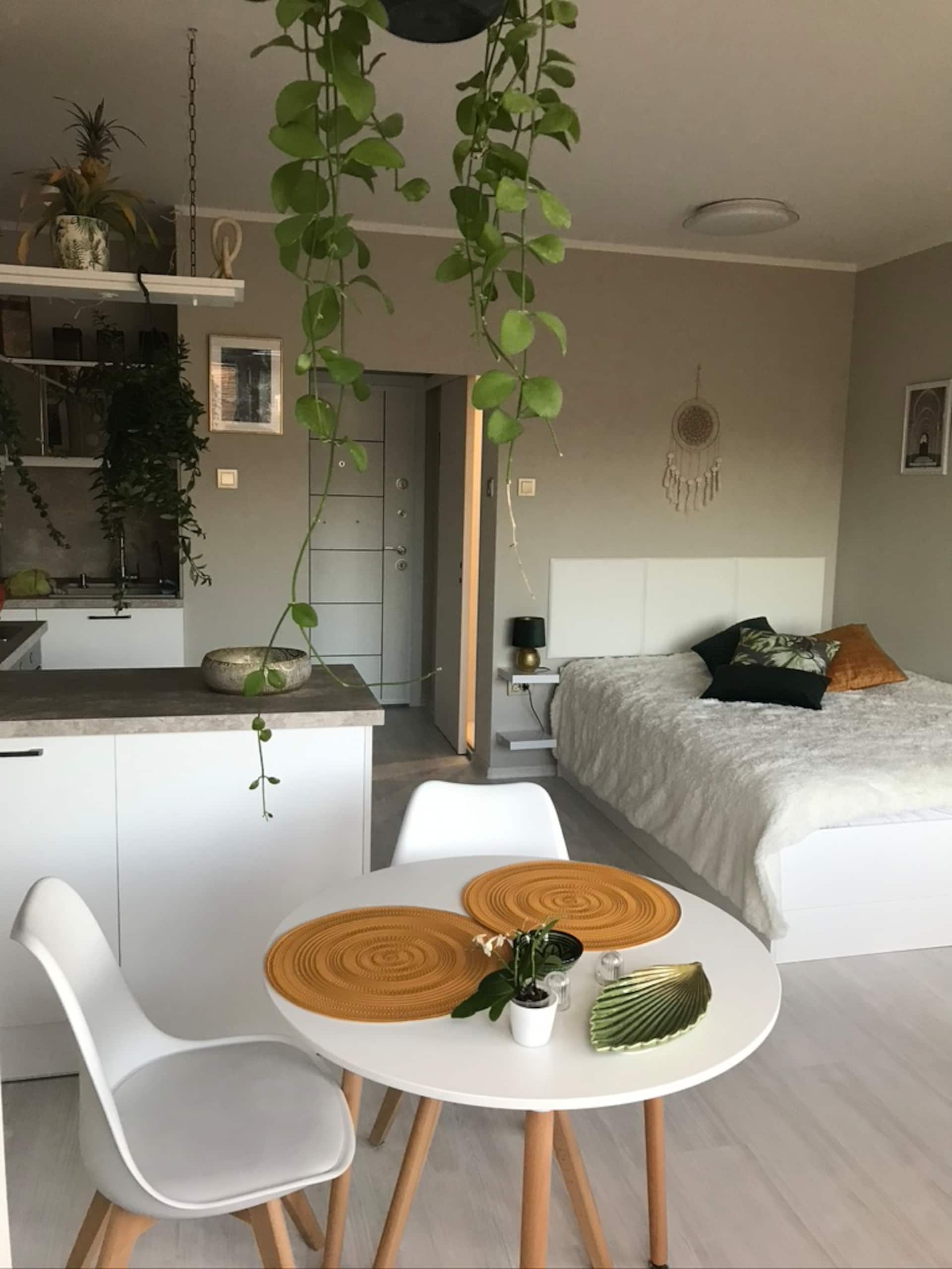 Cosy Urban Jungle Style Apt. in the heart of city
