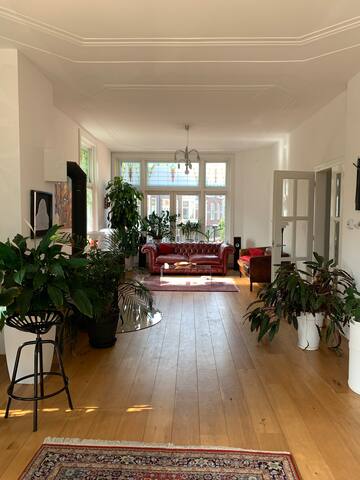 Stylish 3-bdrm apt. w/ terraces next to the beach gallery image 4