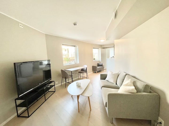 Perfect For Two. Near Attractions. Comfy Bed - Tromsø