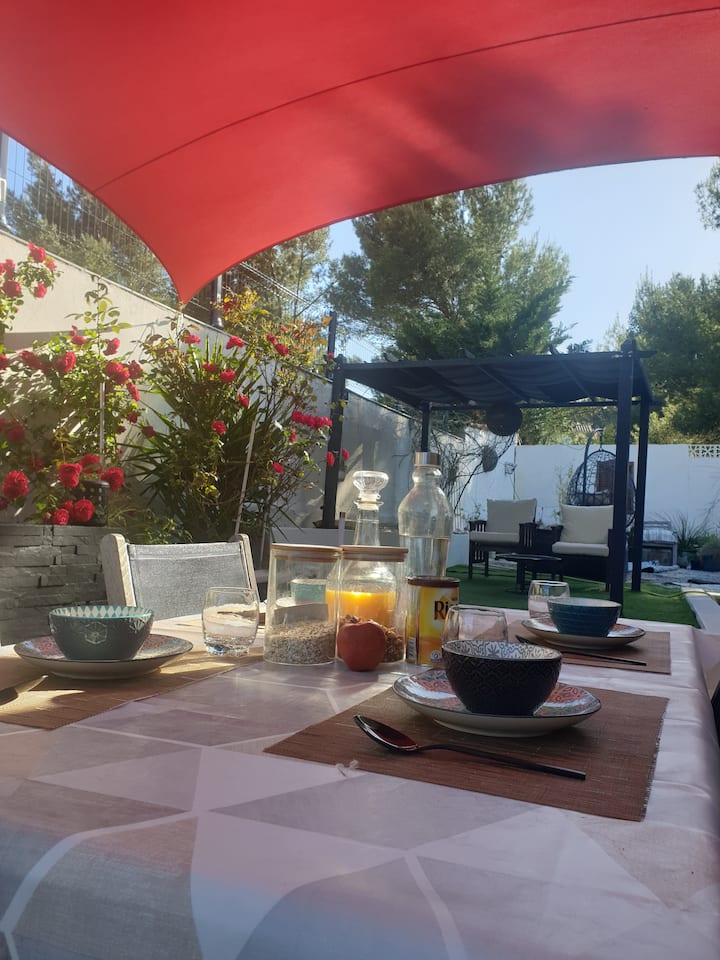 Jolie Villa Avec Un Bel Extérieur Exposition Sud - Pézenas