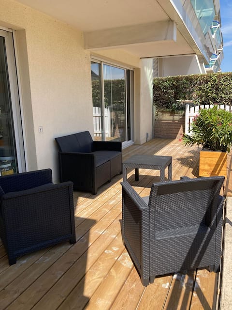 Popular Airbnb listing: T2 Berck beach 300 m from the sea, south-facing terrace, Wi-Fi in Berck
