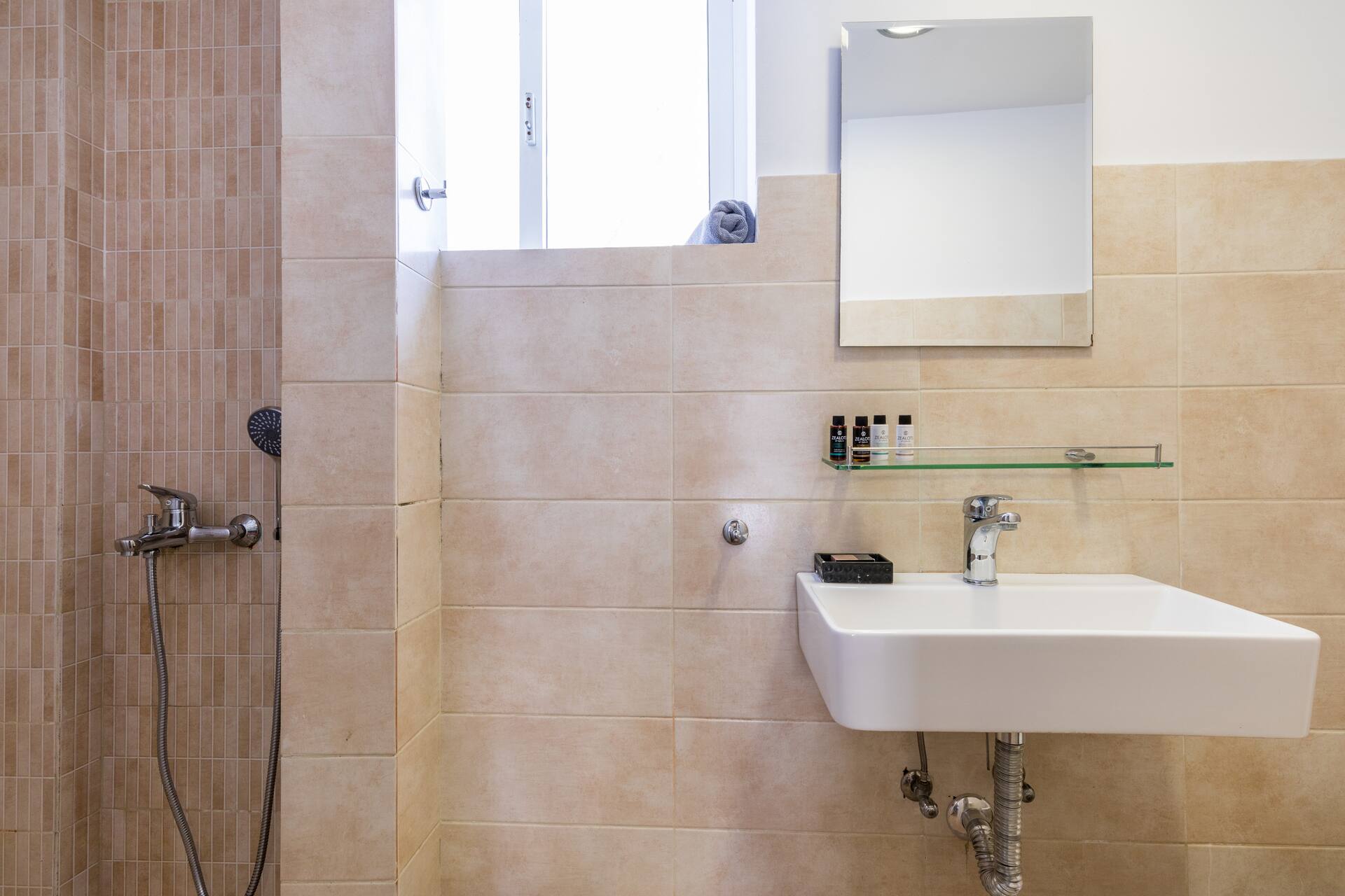 Mon Repos Liston Suites — photo 2