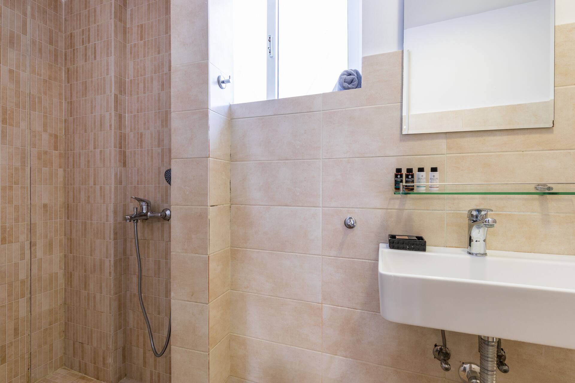 Mon Repos Liston Suites — photo 3