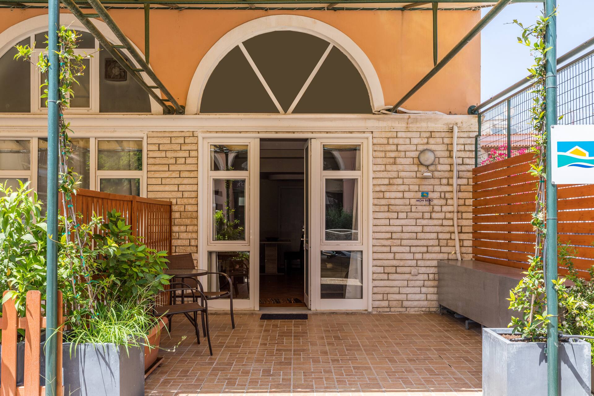 Mon Repos Liston Suites — photo 5