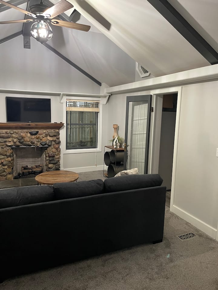 Lovely Three Bedroom Apartment With Hot Tub - Douglas, MI