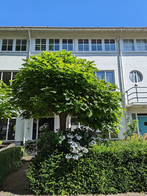 Complete monumental house close to city center