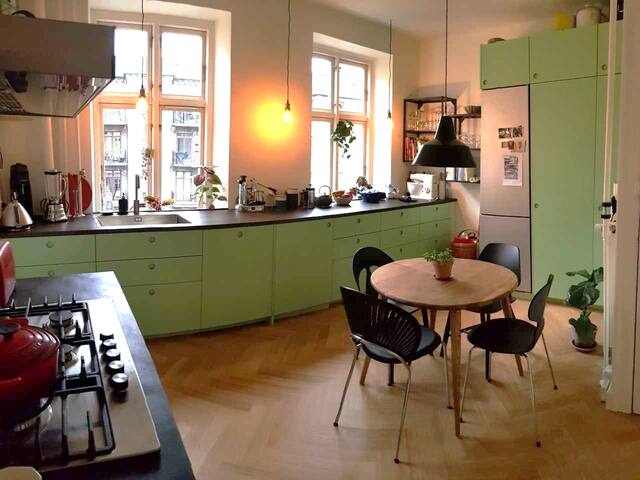 Klassisk herskabslejlighed i centrum af København gallery image 3