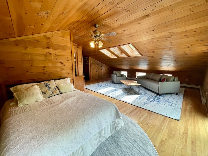 Საძინებელი №3 ზემოთ, ორადგილიანი საწოლით და გასაშლელი დივანი