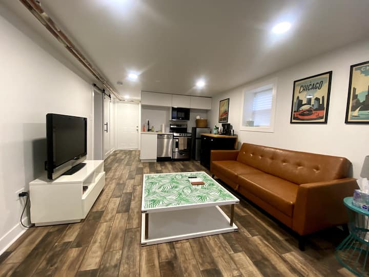 Ukrainian Village Hideaway Condominiums for Rent in Chicago, Illinois