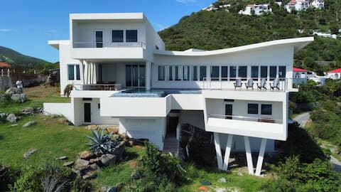 Ultra Modern Tropical Villa with stunning sea view