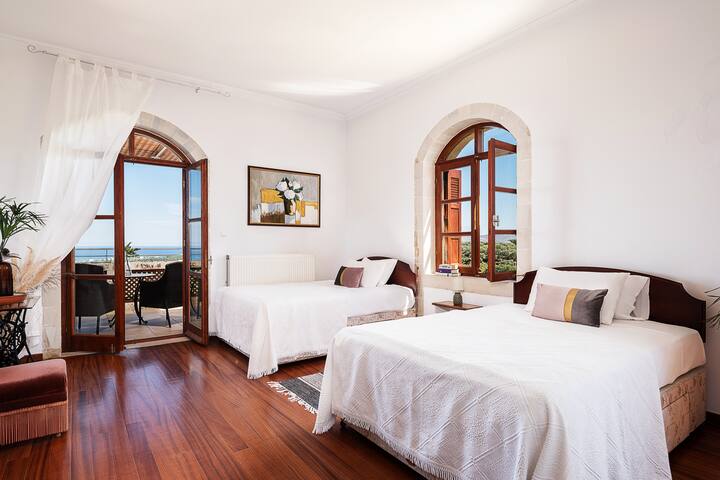 ~ Aloni House ~ Luxury villa with pool, sleeps 10 gallery image 3