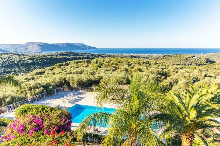 ~ Aloni House ~ Luxury villa with pool, sleeps 10 gallery image 2