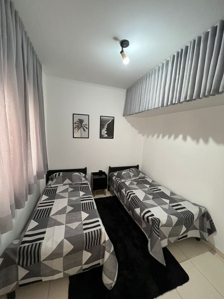 غرفة نوم 4 - 2 سرير فردي + مرتبة إضافية