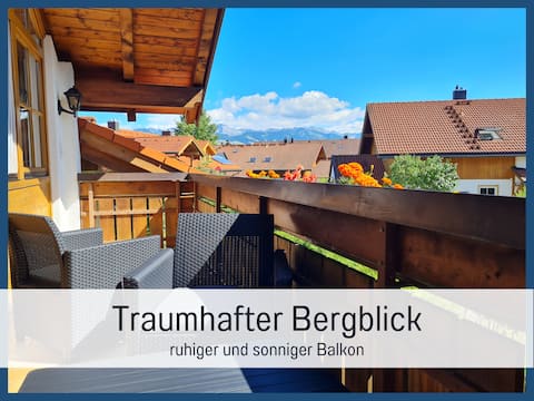 Mountain-view apartment with a quiet balcony