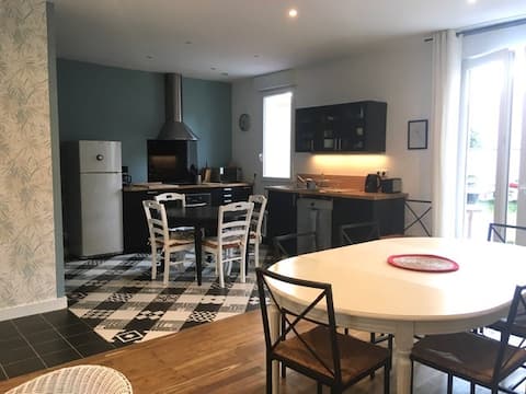 large house  5 bedrooms, 3 bathrooms, garden
