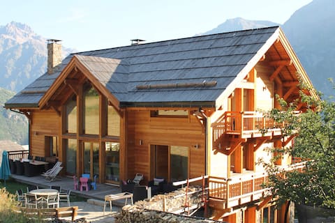 Luxury chalet with 360-degree views of the Alps