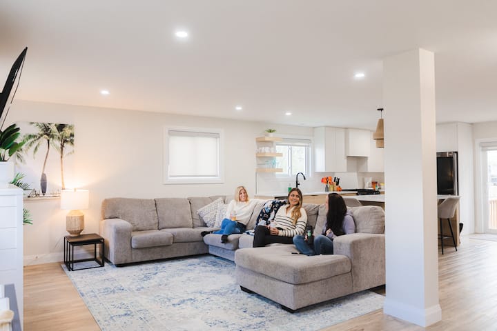 The Sandy Moose - 5 Br 3.5 Bathroom Hot Tub - Grand Bend