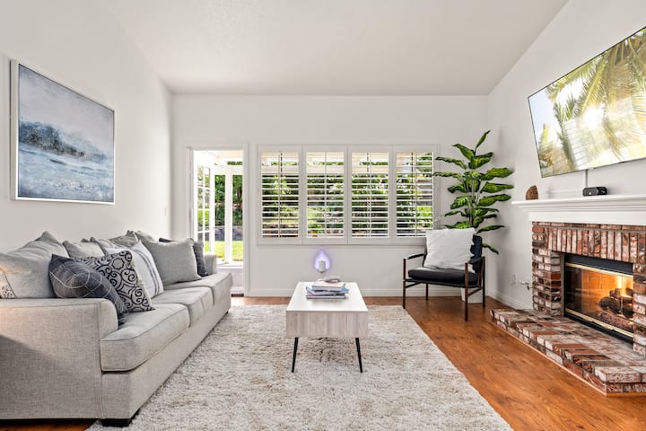 Goode.homes | Luxury 3-bedroom Home W/ Lush Garden - Santa Clarita, CA