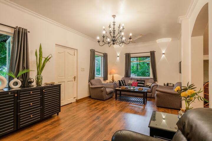 Living room image 7
