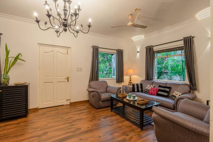 Living room image 4