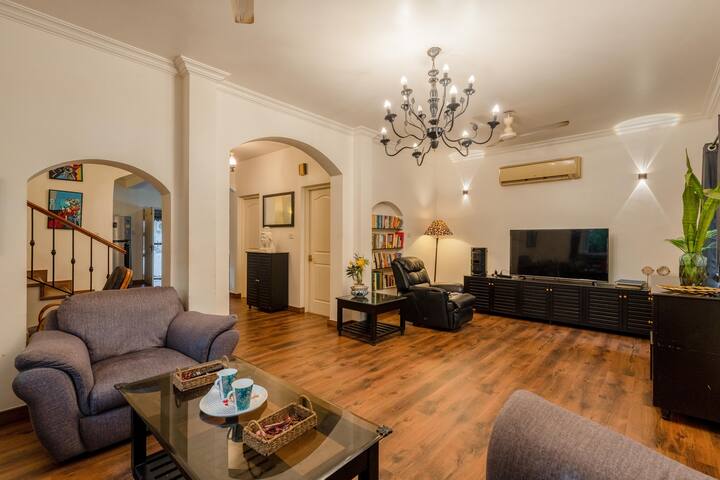 Living room image 6