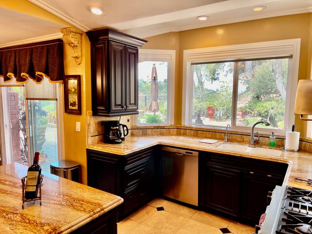 Charming 4-bedroom home w/ hot tub & canyon views gallery image 5