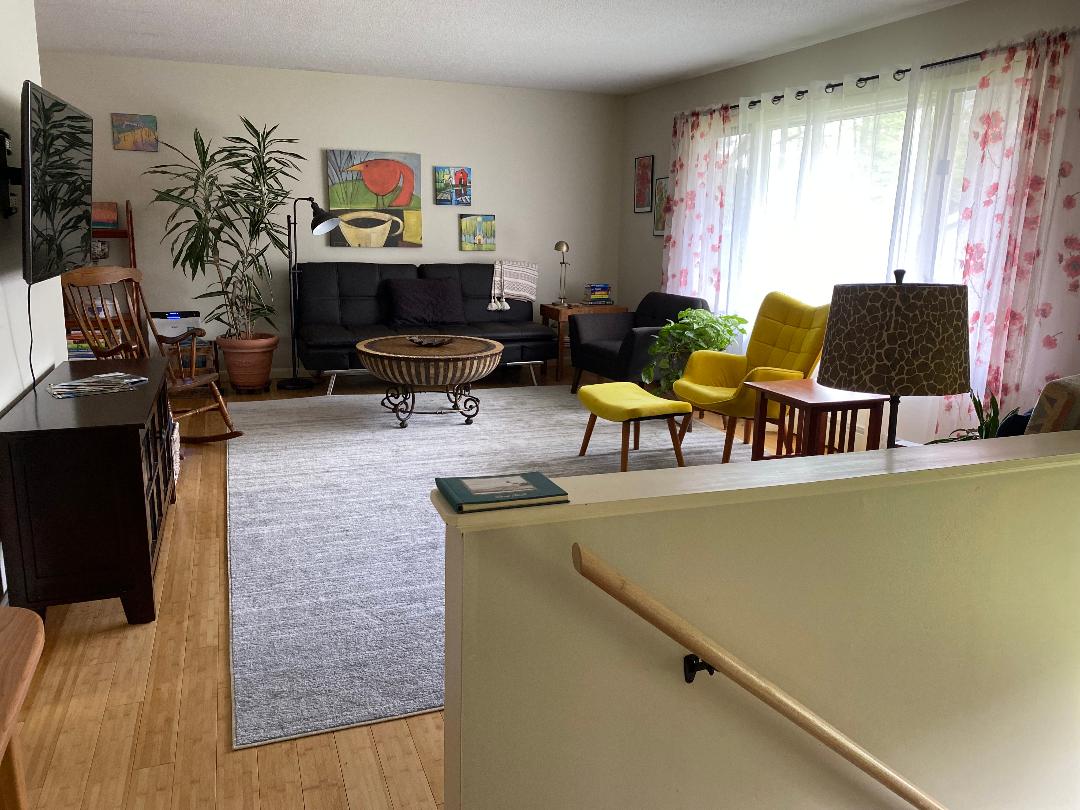 Popular Airbnb listing: Enjoy our spacious home with a sunroom and patio. in Burlington / South Burlington