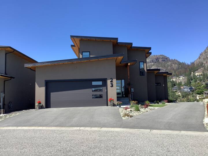 Duncan’s Den on Wolf Den Bed and breakfasts for Rent in