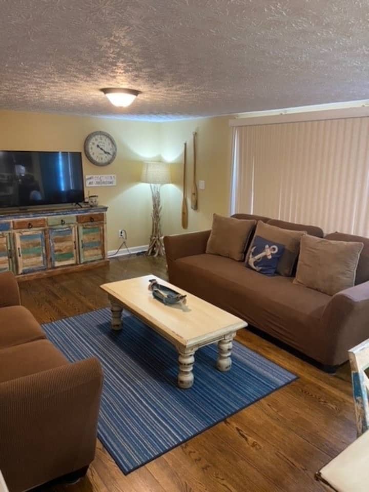 Lake House - 3 Bedroom Lake Front Rental Home! - Dandridge, TN