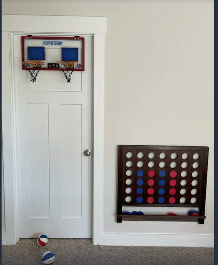 غرفة ألعاب مع اتصال فور وبوب أ شوت