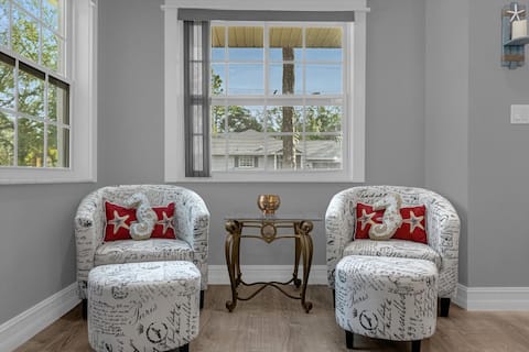 Home with heated pool, hot tub &close to the beach