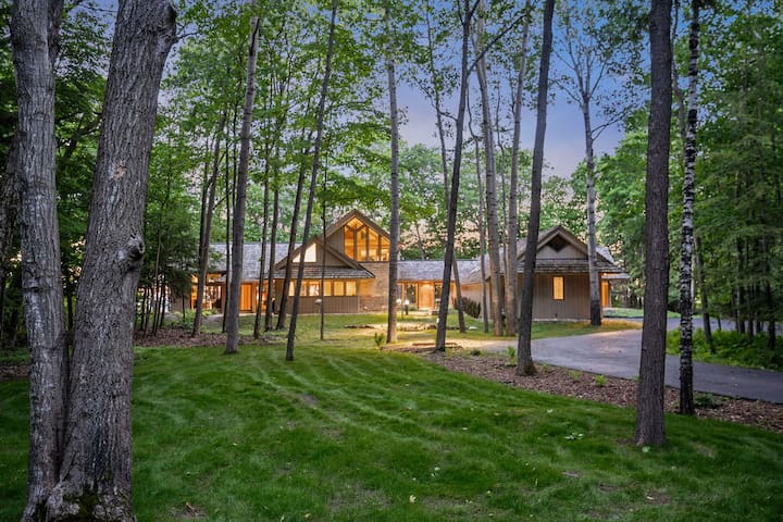 Lundquist Realty & Vacation Rentals of Door County, LLC. managed Airbnb listing 1