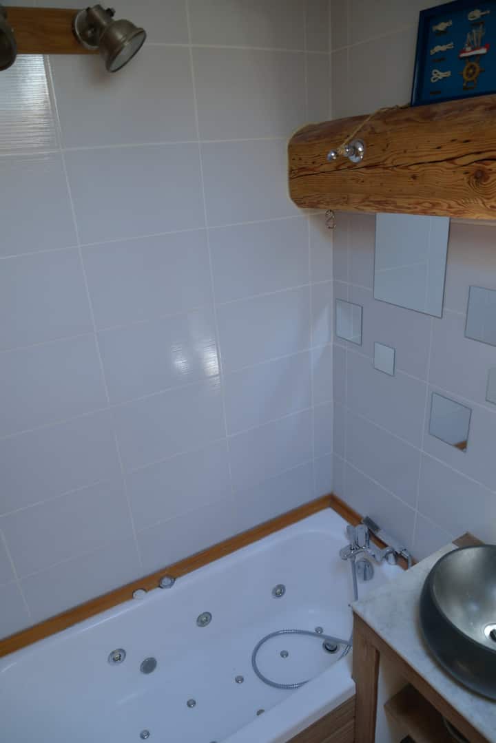 Schöne komfortable Wohnung im Herzen der Stadt. - Airbnb