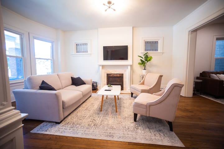 Lovely 2-bedroom Rental In The Heart Of Milwaukee - Milwaukee, WI