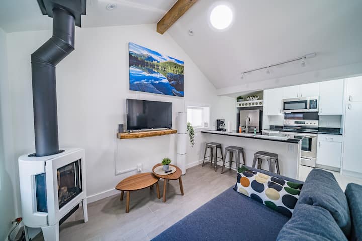 New Cabin W/ Hot Tub, Fireplace Near National Park - Estes Park