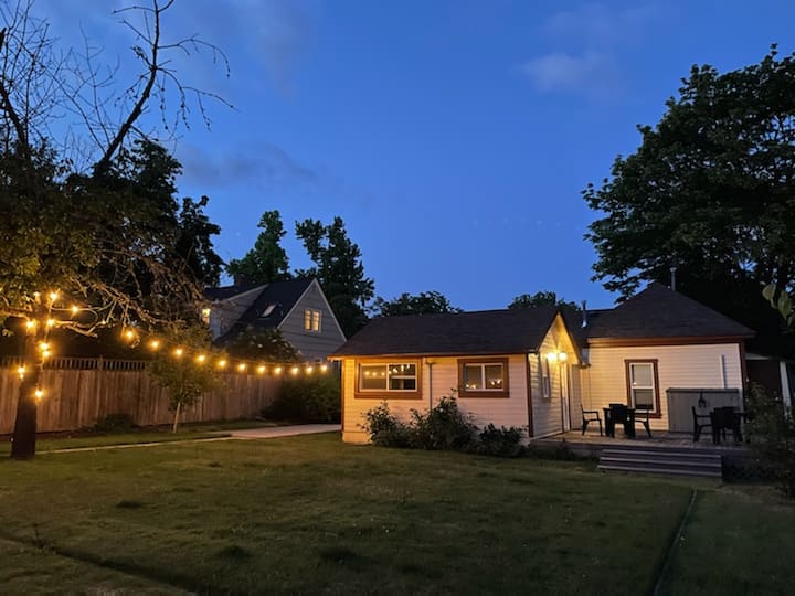 Cozy Home, 2 blocks from HAYWARD FIELD Houses for Rent in Eugene, Oregon, United States Airbnb